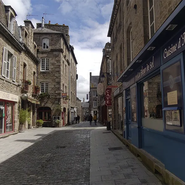 Calle céntrica de Burdeos en Francia