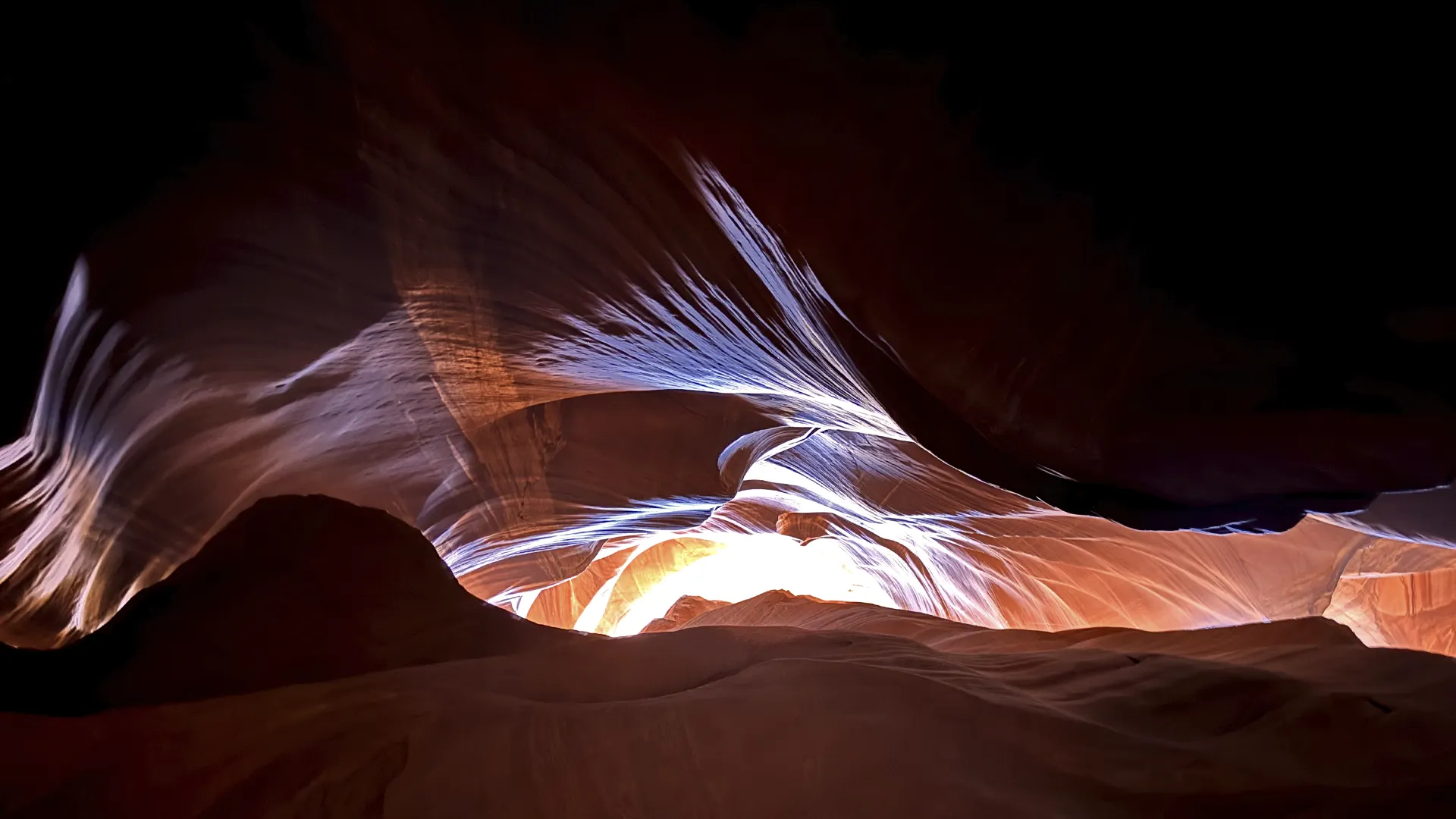 Interior de la Gruta del Cañón Colorado